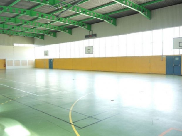 Terrain de basket intérieur du centres de colonie de vacances en Auvergne