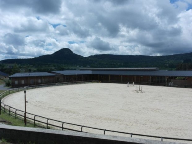 Equitation du centre de colonie de vacances en Auvergne