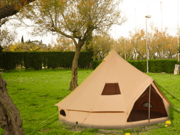 Tente au Camping Castell Mar en Espagne où les jeunes ont dormi en colonie de vacances
