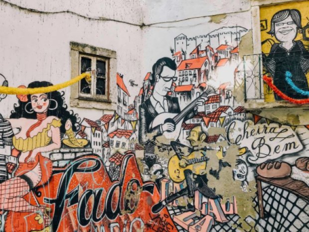 Graffiti dans les rues de Lisbonne où sont allés les jeunes en colonie de vacances au Portugal  