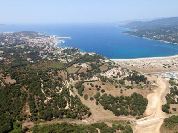 Vue aérienne sur les plages de Corse