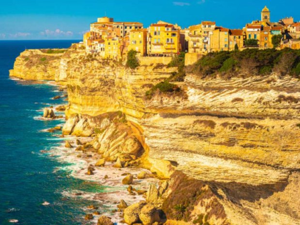 Visite des falaises de la Corse en colonie de vacances