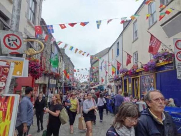 Rue d'Irlande pendant la colonie de vacances itinérante