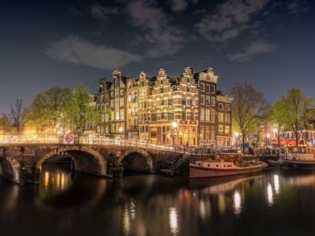 Amsterdam de nuit en été