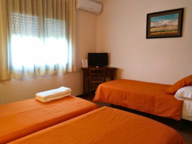 Lit en dortoirs au centre de l'Esplai ou logent les jeunes en colo cet été