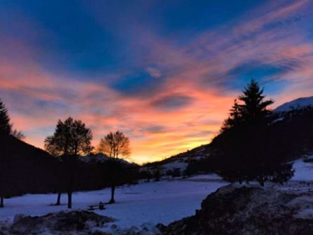 Paysage enneigé autour du centre de la Chaudane à Hauteluce