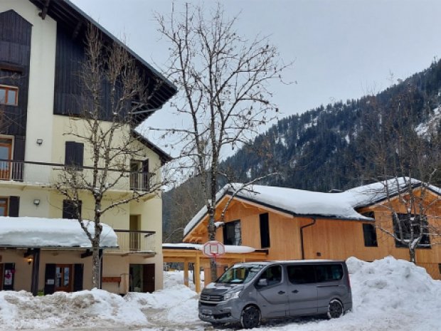 Vue de l'extérieur du centre de colo de vacances La Chaudane en Haute Savoie