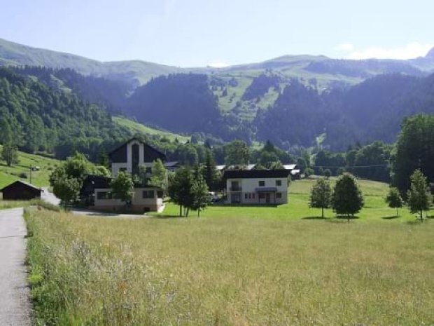 Vue sur le centre de colonie de vacances la chaudane à hauteluce cet  été