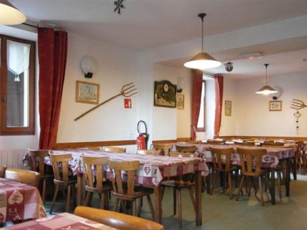 Salle de restauration de colonie de vacances cet été au centre La Chaudane