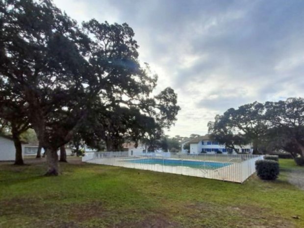 Piscine du camping Cap Ocean ou les jeunes séjournent en colo