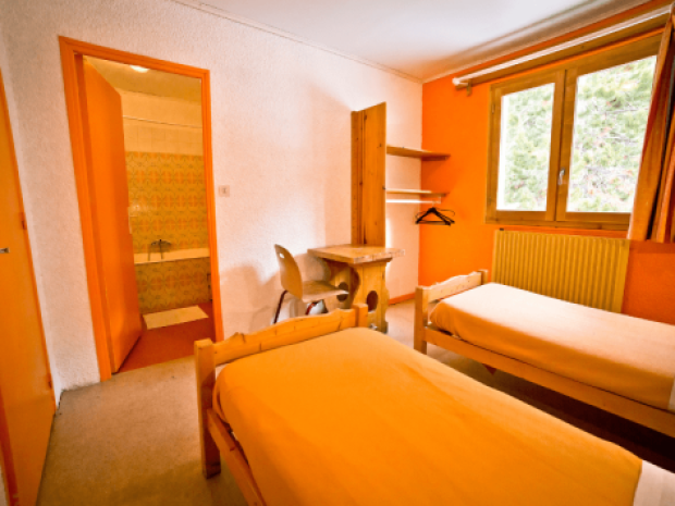 Vue sur les chambres dans l'hébergement Vals d'Escreins qui accueille les jeunes en colonie de vacances