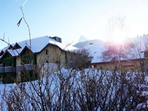 Vue sur le centre de colonie de vacances en hiver