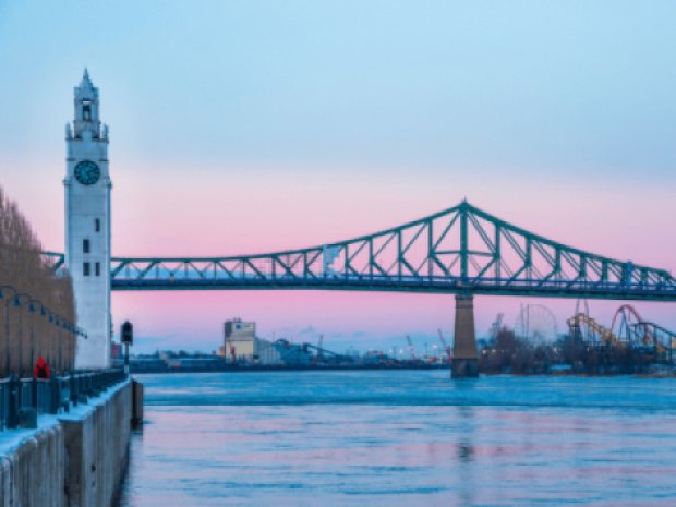 Au centre ville de Montréal, auberge de jeunesse qui accueille les jeunes en colo
