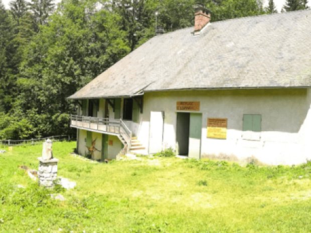 Centre de vacances Le Refuge d'Esparron dans le Vercors qui accueille des jeunes en colonie de vacances