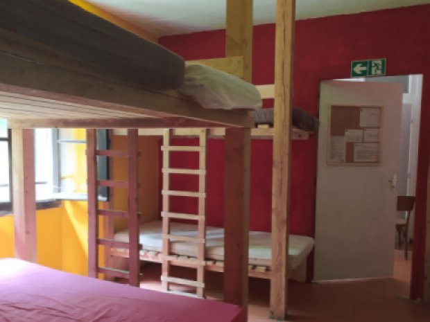 Vue sur les dortoirs du centres de l'Esparron en colo de vacances cet été dans le Vercors