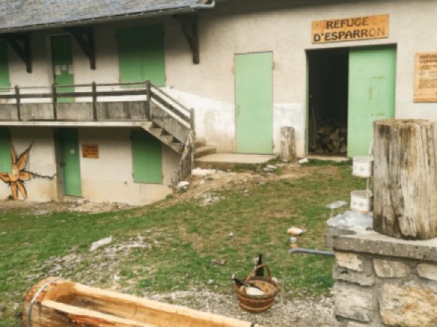 Refuge d'Esparron qui est mis en place à disposition des jeunes en colonie de vacances cet été