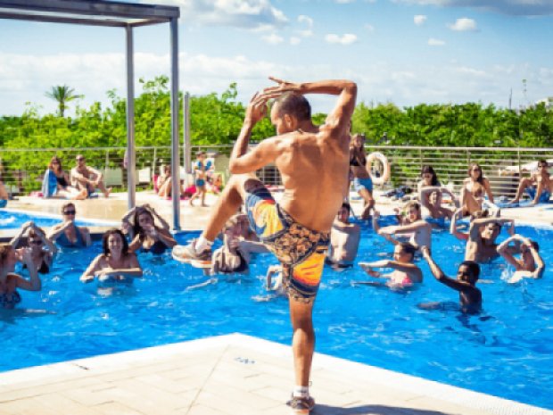 Animation à la pisicne du camping Castell Mar où les jeunes ont été cet été