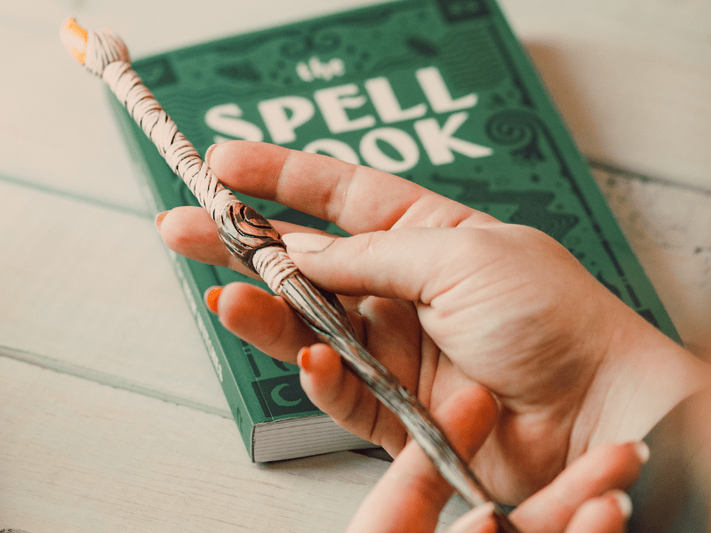 Atelier Fabrication de baguette magique en colo de vacances Harry Potter ce printemps
