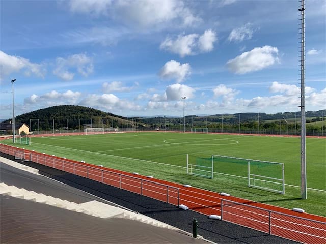 Terrain de football féminin stage sportif 