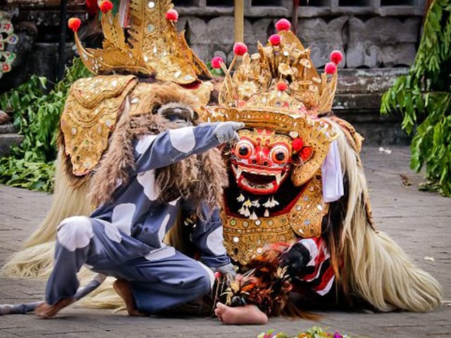 Défilé à Bali en Indonésie
