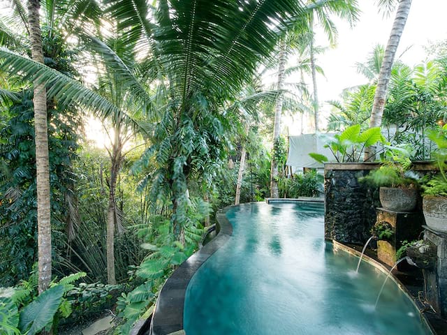 Hébergement de colo à Bali avec piscine pour ados