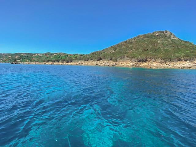 Paysage avec vue sur la mer en Corse durant la colo La Belle Corse pour les 14 -17 ans