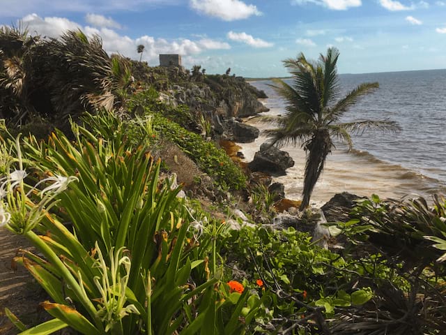Paysage sur une plage de Tulum en colo de vacances itinérante au Mexique pour ados