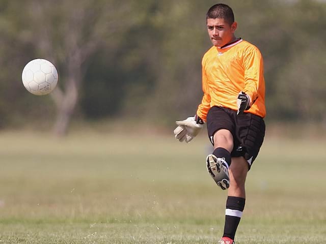Jeune en colo de vacances Foot ados cet été