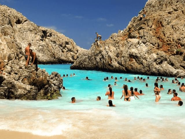 Piscine naturelle où les jeunes en colo de vacances ont pu se baigner cet été