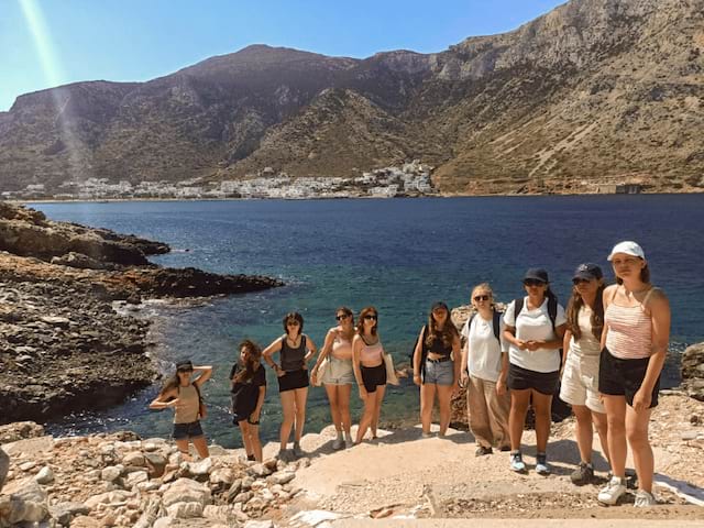 Rando en Grèce où les jeunes ont fait une petite rando cet été