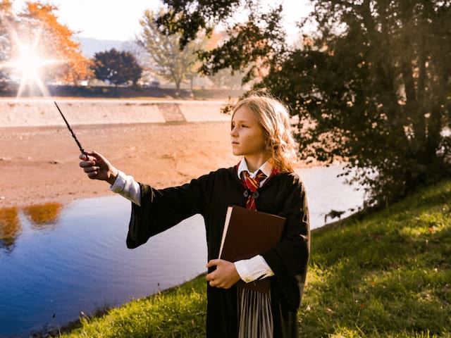 Jeune garçon déguisé lors du camp de vacances spécial Harry Potter de cet automne