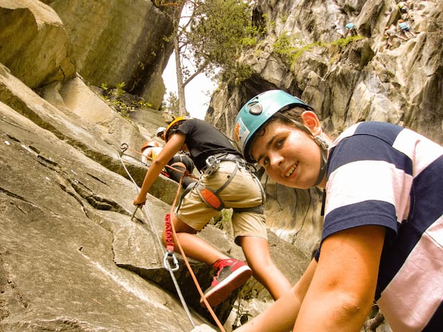 Parcours Aventure pour les jeunes en colo de vacances à la montagne cet été