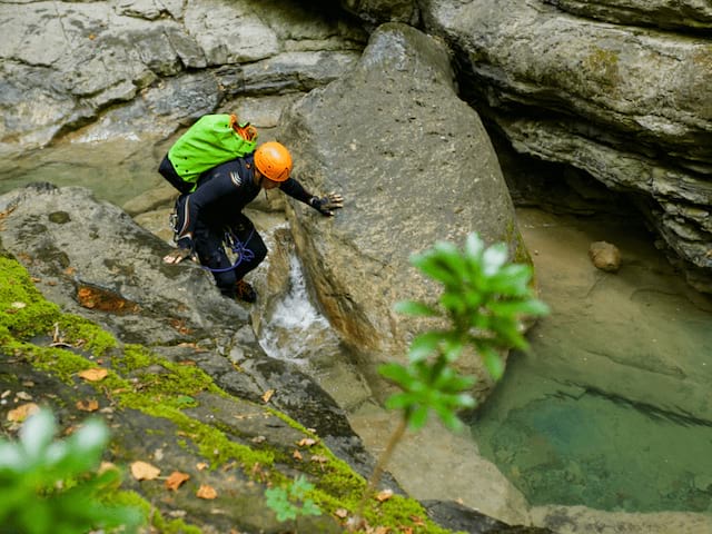 Activité canyoning en colonie de vacances à la montagne cet été