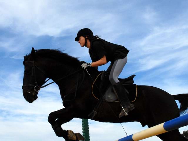 Ado en colo de vacances Equitation durant les vacances du printemps