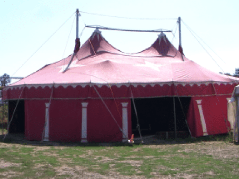 Chapiteau cirque en colo de vacances près de Lyon