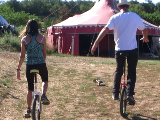 2 jeunes en colo de vacances près de Lyon 100% cirque de cet été