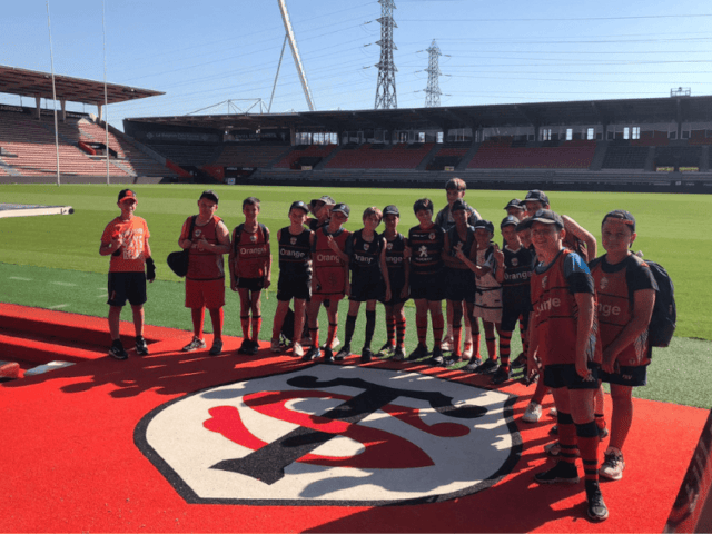 Equipe de rugby en colo de vacances pour les jeunes de 8 à 16 ans durant l'automne