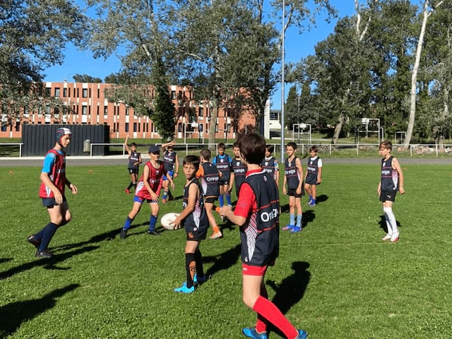 Equipe de rugby en colo de vacances pour les jeunes de 8 à 16 ans durant la Toussaint