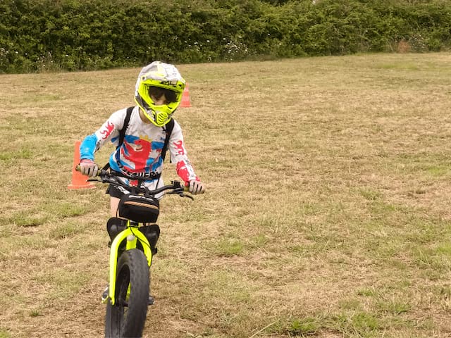 Session de trott électrique en colo de vacances cet automne pour les jeunes de 10 à 13 ans
