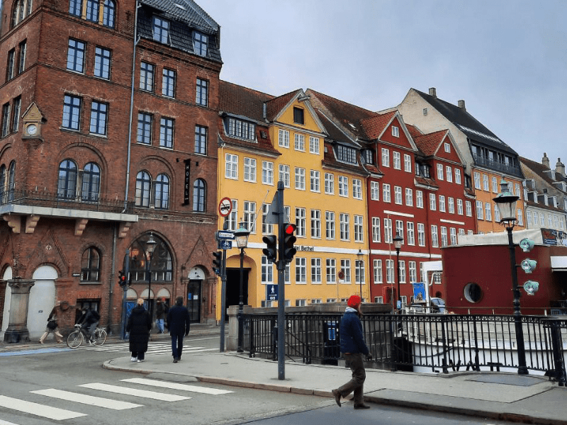 Façades colorées dans les rues de Copenhague cet hiver pour ados de 14 à 17 ans