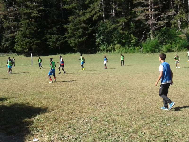 Activité foot en colo de vacances multiactivités