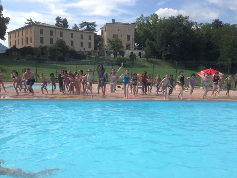 Piscine en colo de vacances Equitation durant l'été