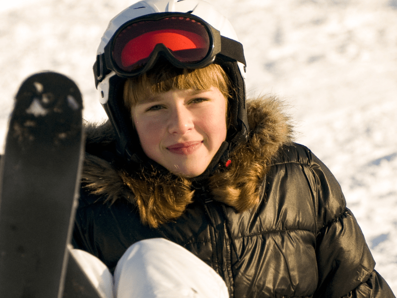 Jeune fille en colo Chiens de traîneaux et Ski cet hiver