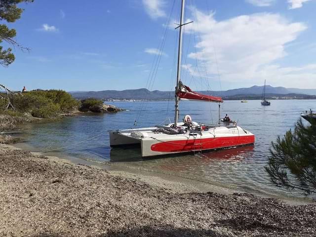 Vue sur un paysage en Méditerranée lors d'une colo de vacances nautique