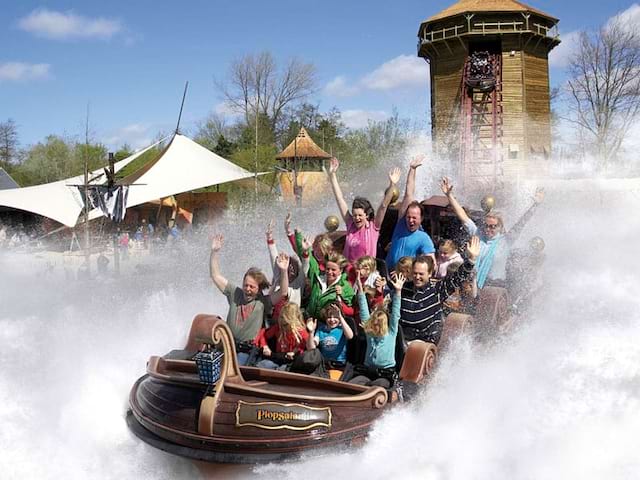 Gros bateau en parc attraction Belgique