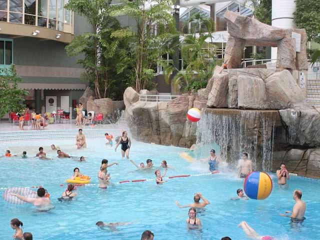 Grande piscine colonie de vacances