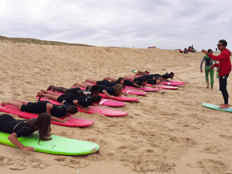 Session de surf en colonie de vacances Surf Camp cet automne 