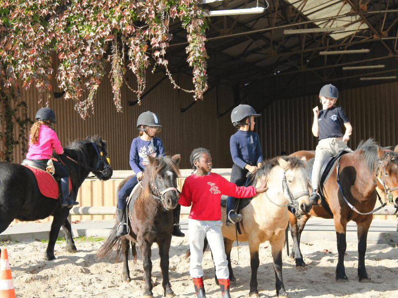 Activité equitation en colonie de vacances Equitation cet hiver pour les 8-15 ans