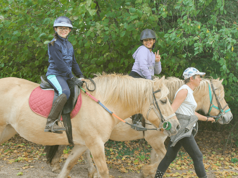 Balade équestre en colo de vacances 100% Equitation cet hiver 