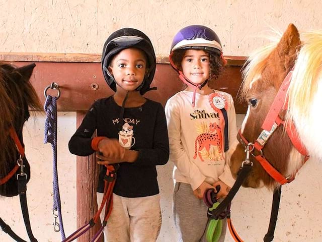 enfants en colo hiver 